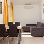 Emilija Apartamento *