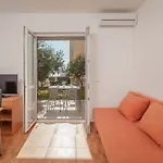 Emilija Apartamento *