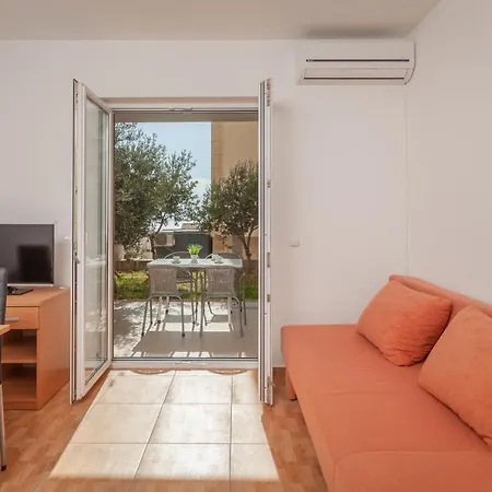 Emilija Appartement *