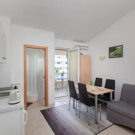 Emilija Apartman *