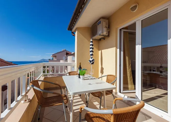 Emilija Апартаменти Макарська