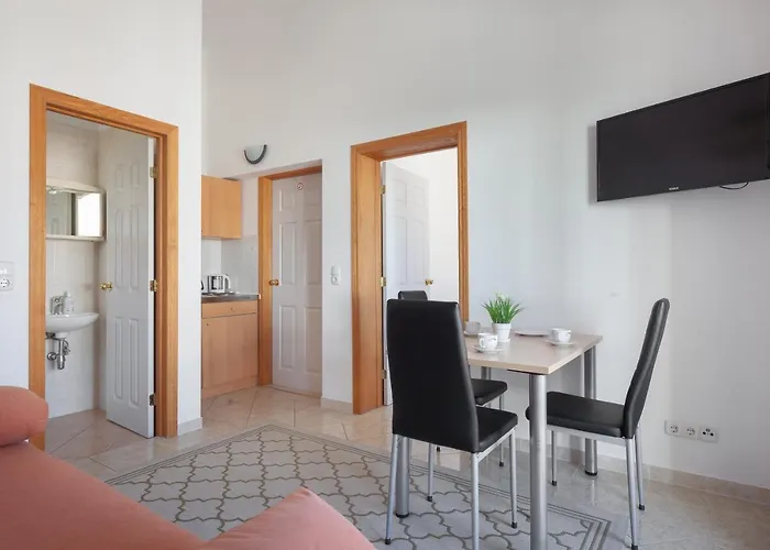 Emilija Апартаменти Макарська