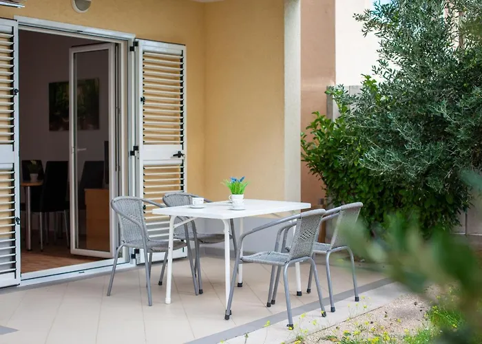 Emilija Апартаменти Макарська