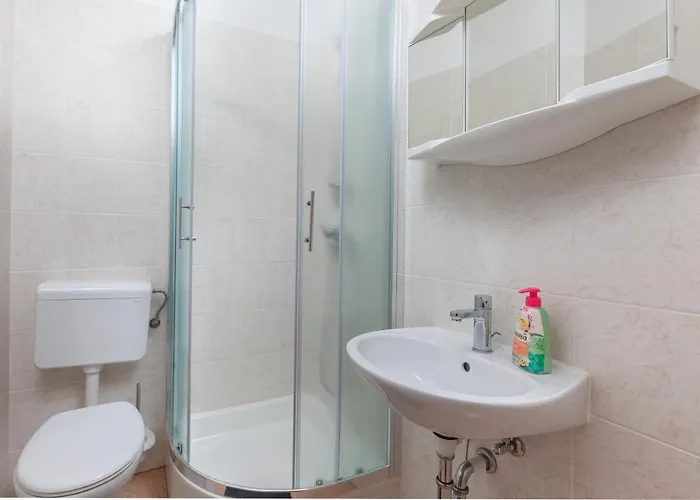 Emilija Апартаменти Макарська