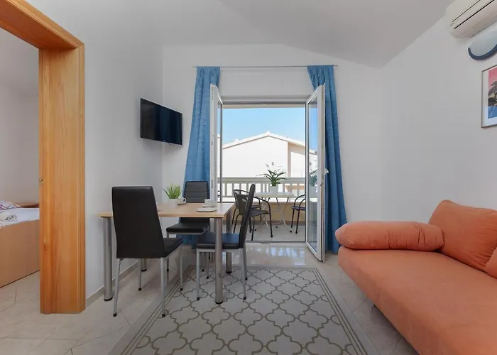 Emilija * Макарська