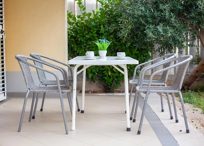 Emilija Апартаменти Макарська