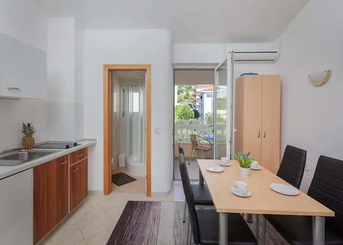 Апартаменти Emilija Макарська